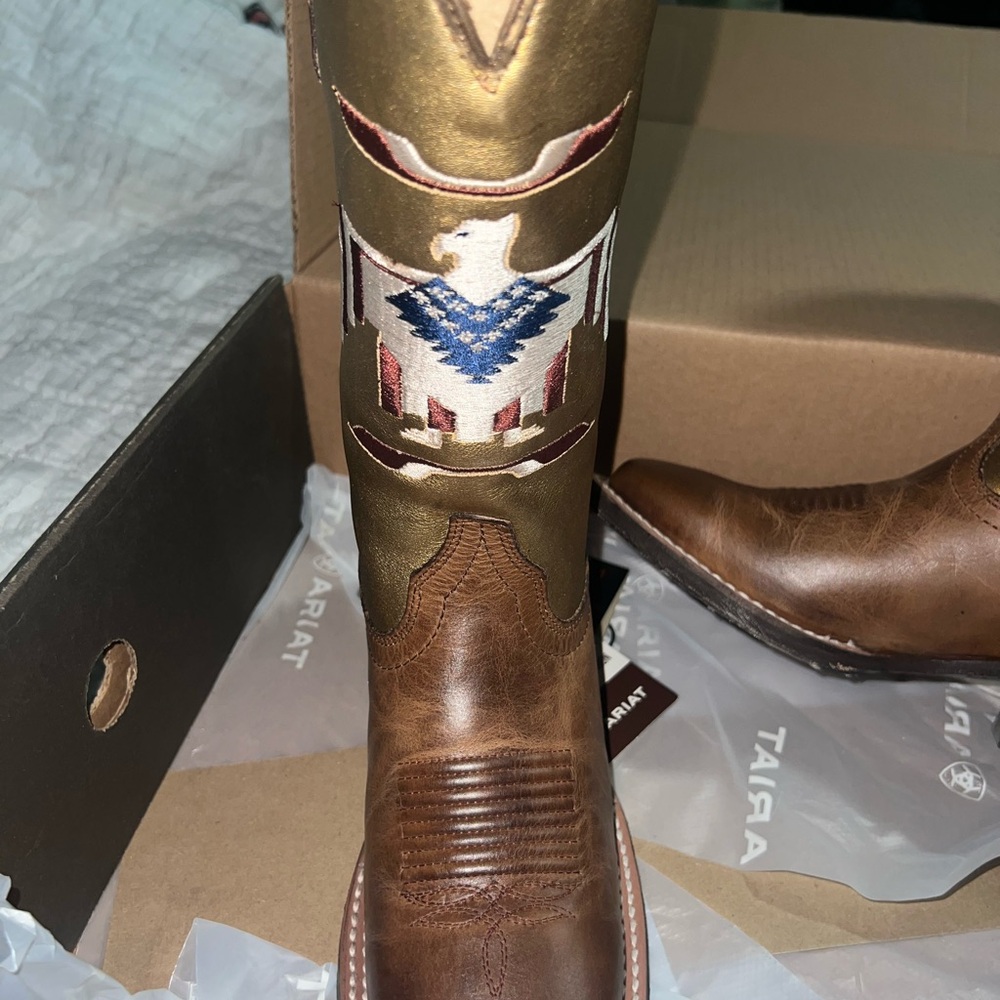 Ariat Brown and Gold Western Boots - Picture 4 of 8